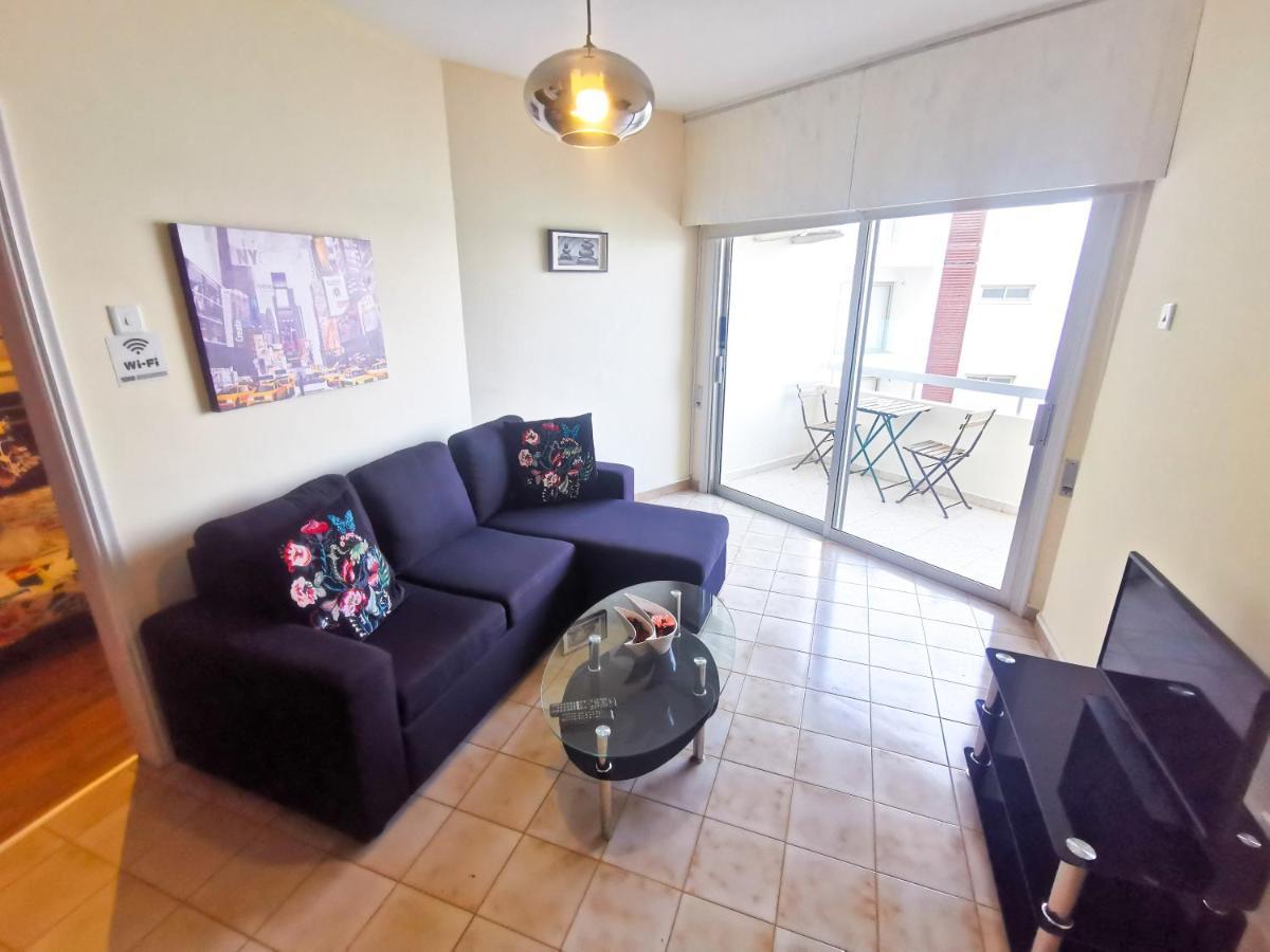 Flirty Flamingo Seaview Seafront Apartment Ларнака Екстериор снимка