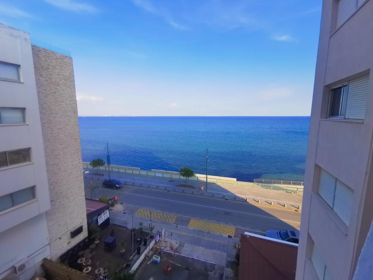 Flirty Flamingo Seaview Seafront Apartment Ларнака Екстериор снимка