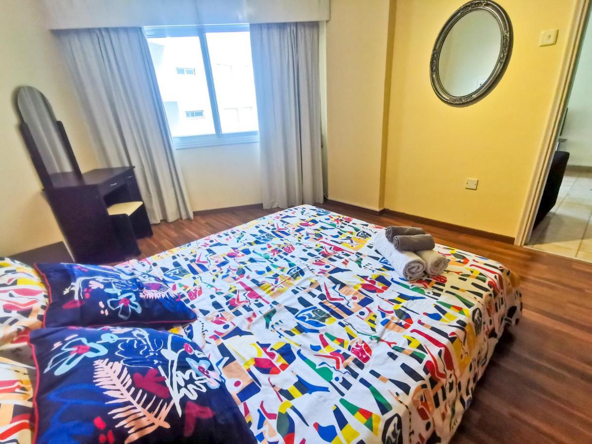 Flirty Flamingo Seaview Seafront Apartment Ларнака Екстериор снимка